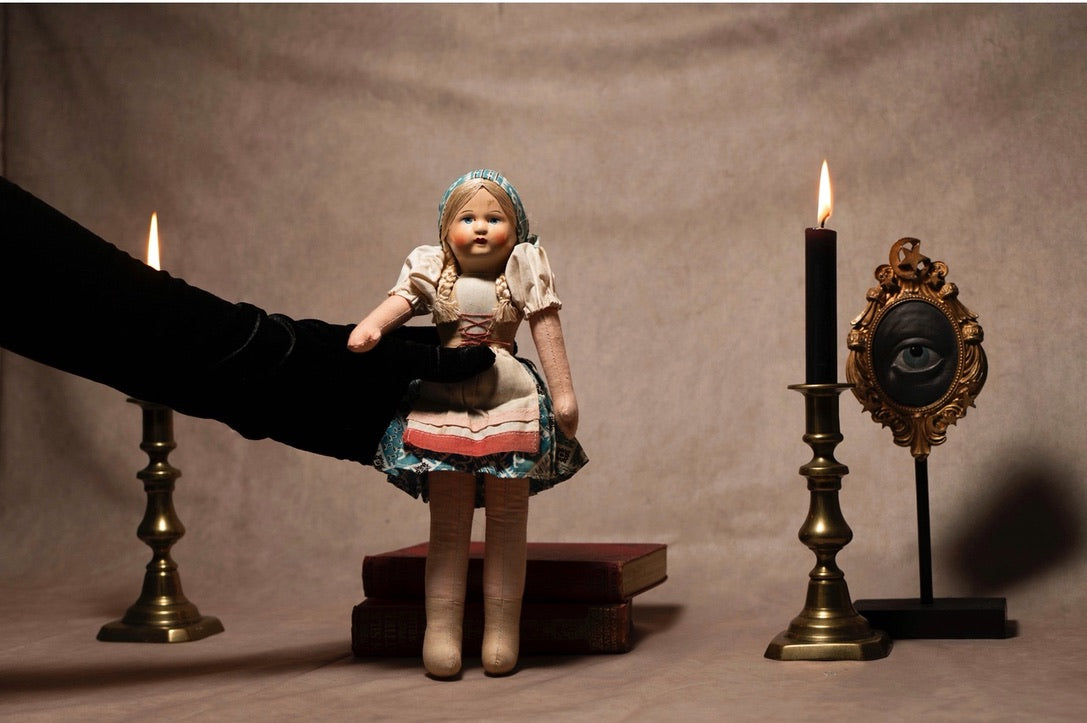 “Agnetha” The Whisper in the Hem